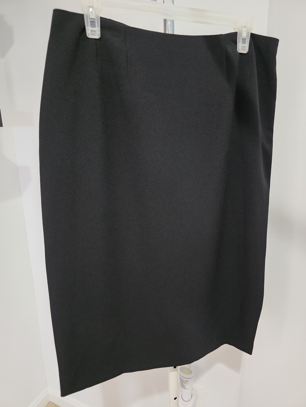Kasper Black Pencil Skirt - Classic Professional Style